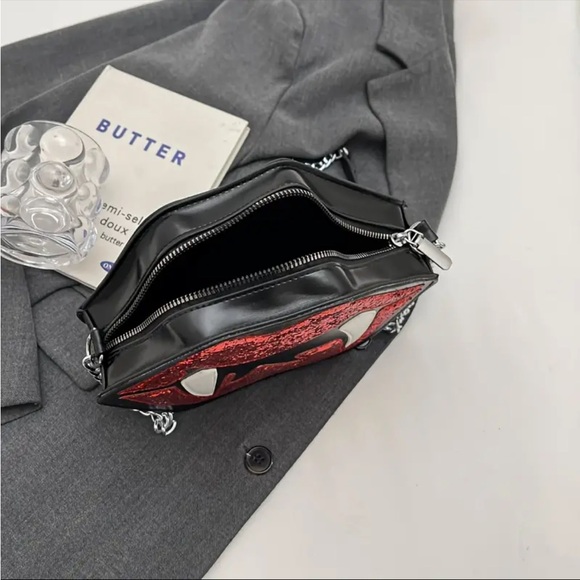 🆕 Y2K Punk-Inspired Vampire Lip Crossbody Bag with Sequin Detail - Halloween - Picture 10 of 13